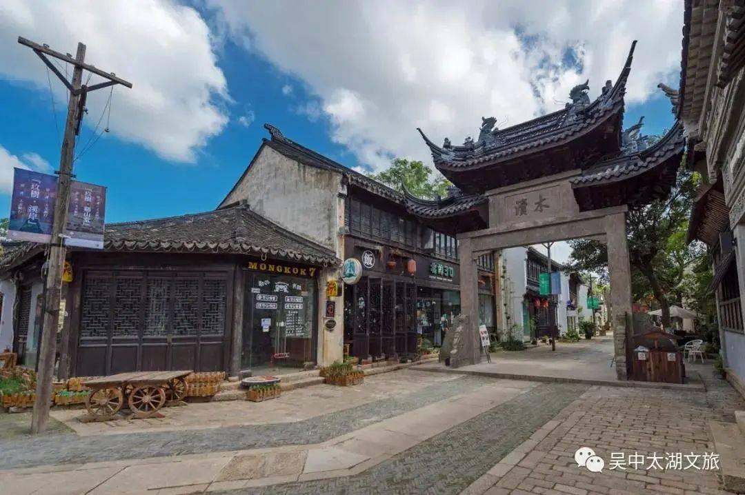 加快打造西部科技影视城 变“拍重庆”为“重庆拍”