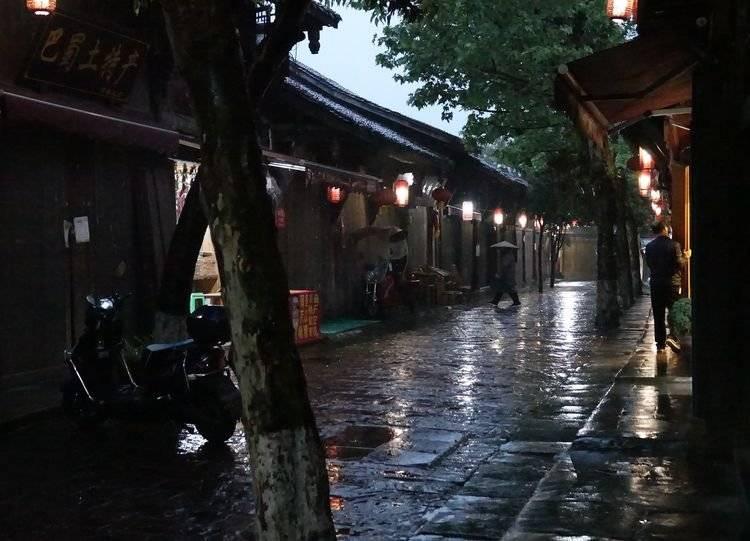 男子中了2.19亿元巨奖，这些钱他会如何安排？游戏画面